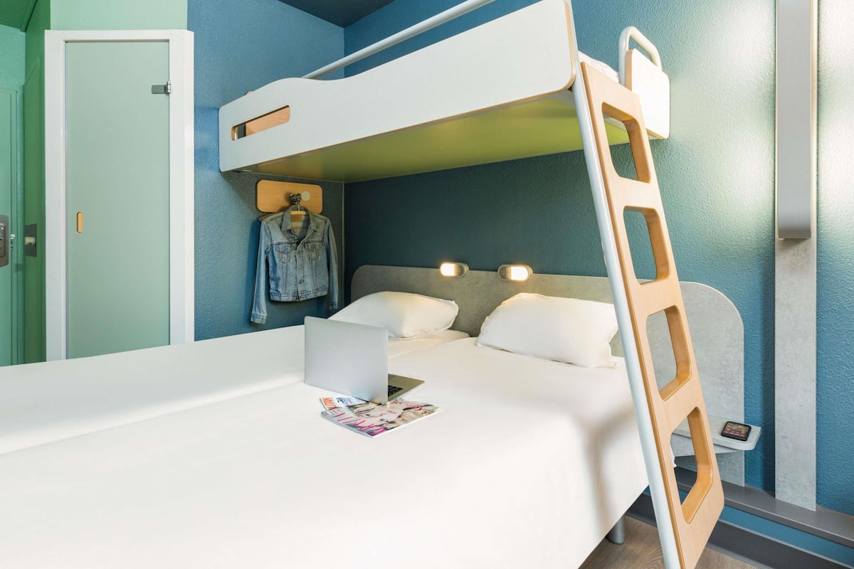 Triple Room, 3 Twin Beds | Desk, soundproofing, free WiFi, bed sheets