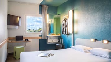 Double Room | Desk, soundproofing, free WiFi, bed sheets