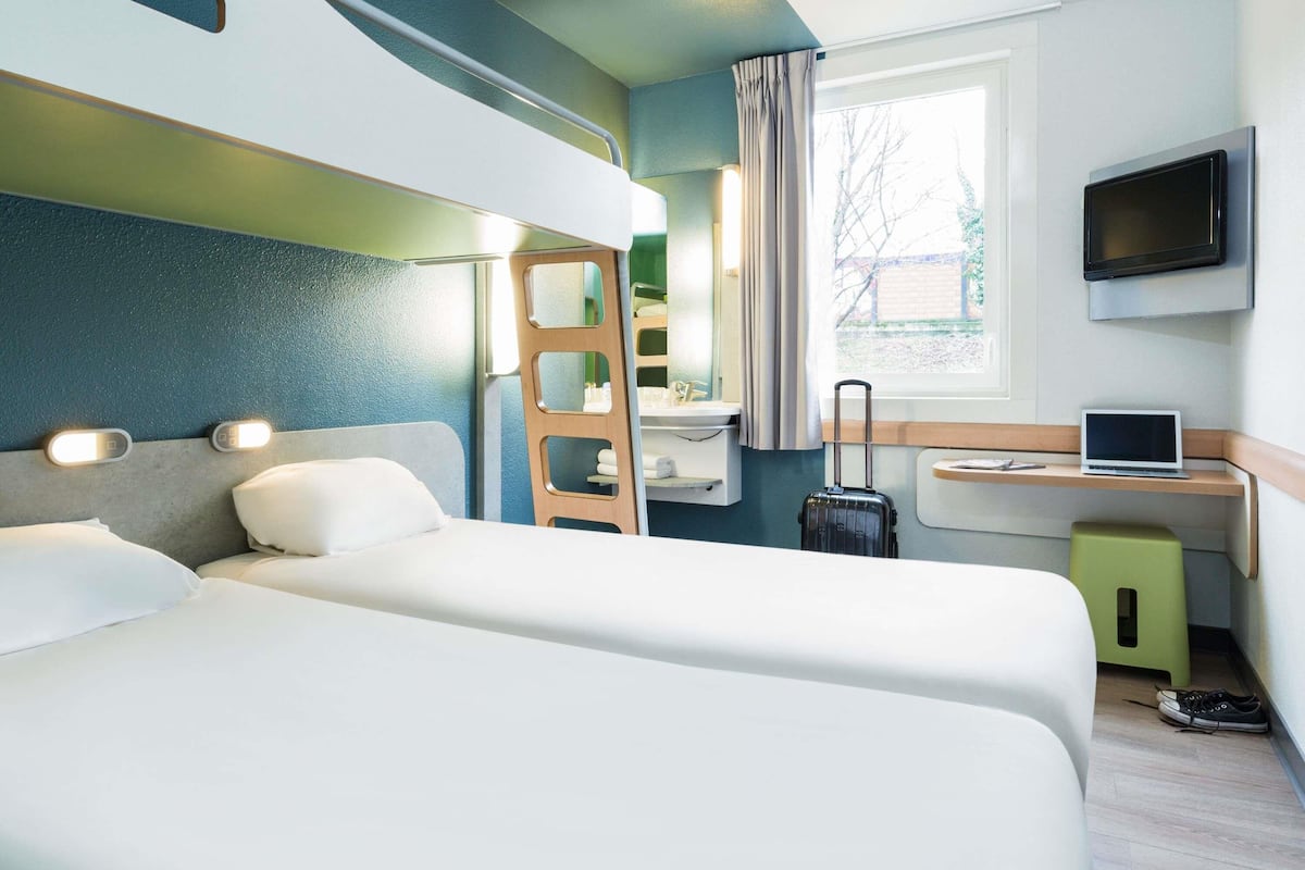 Værelse til 3 personer - 3 enkeltsenge | Skrivebord, lydisolering, gratis Wi-Fi, sengetøj