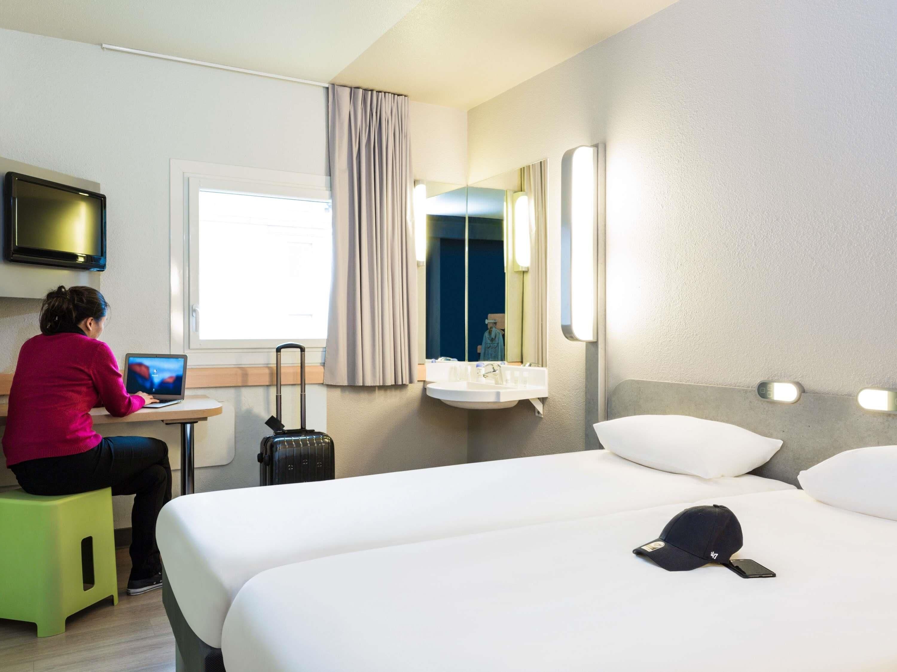 Chambre avec lits jumeaux, 2 lits jumeaux | Bureau, système d’insonorisation, accès au Wi-Fi (inclus)