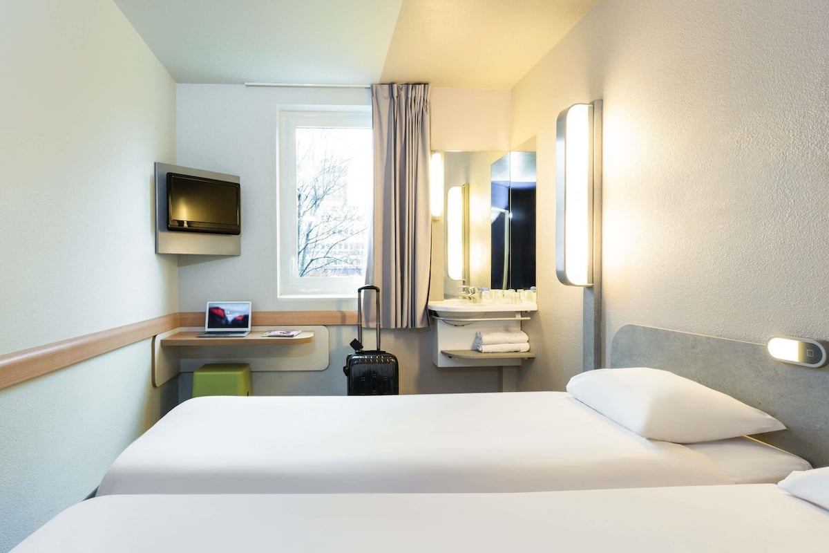 Twin Room, 2 Twin Beds | Desk, soundproofing, free WiFi, bed sheets