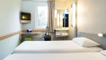 Twin Room, 2 Twin Beds | Desk, soundproofing, free WiFi, bed sheets