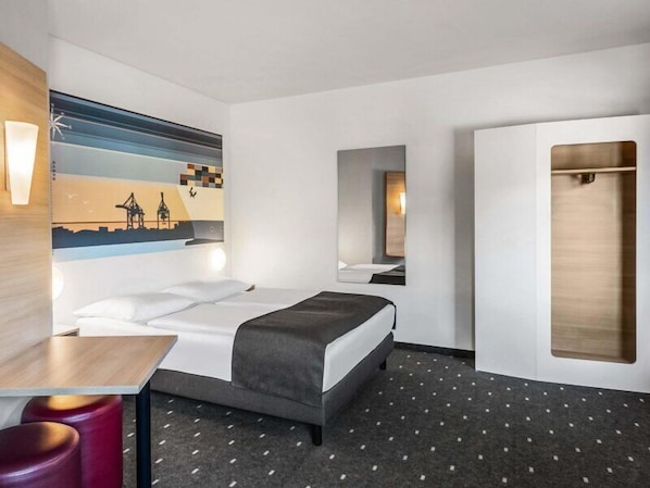 Double Room | Desk, soundproofing, WiFi (free), bed sheets