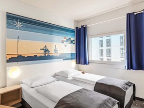 Desk, soundproofing, free WiFi, bed sheets - B&B Hotel Hamburg-Altona (Hamburg)