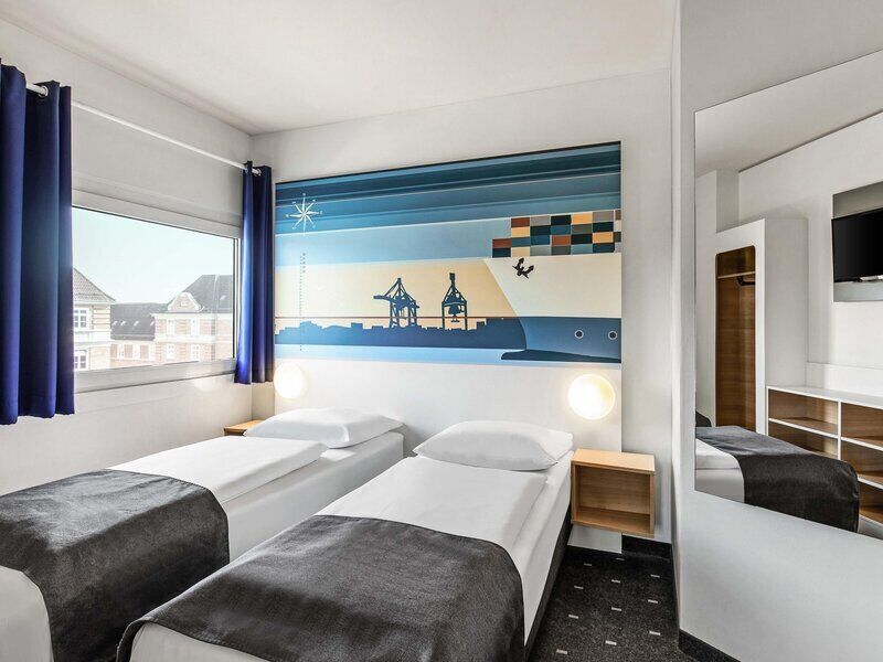Family Quadruple Room | Desk, soundproofing, WiFi (free), bed sheets