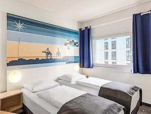 Twin Room | Desk, soundproofing, free WiFi, bed sheets