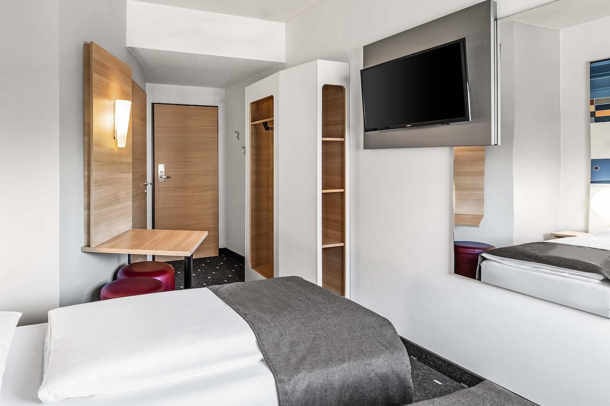 Twin Room | Desk, soundproofing, free WiFi, bed sheets
