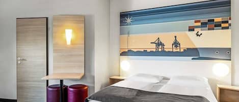 Escritorio, insonorización, wifi gratis y ropa de cama