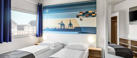 Family Quadruple Room | Desk, soundproofing, free WiFi, bed sheets