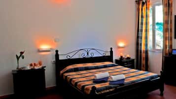 Triple Room | In-room safe, blackout drapes, soundproofing, iron/ironing board
