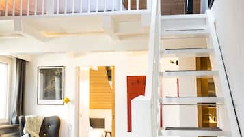 Maisonette-Suite | Living area | Flat-screen TV