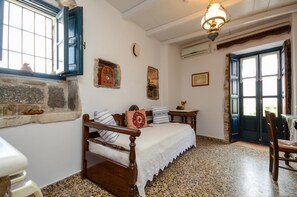 Family Apartment | In-room safe, individually decorated, individually furnished, free WiFi - Venetiko Apartments (Naxos)