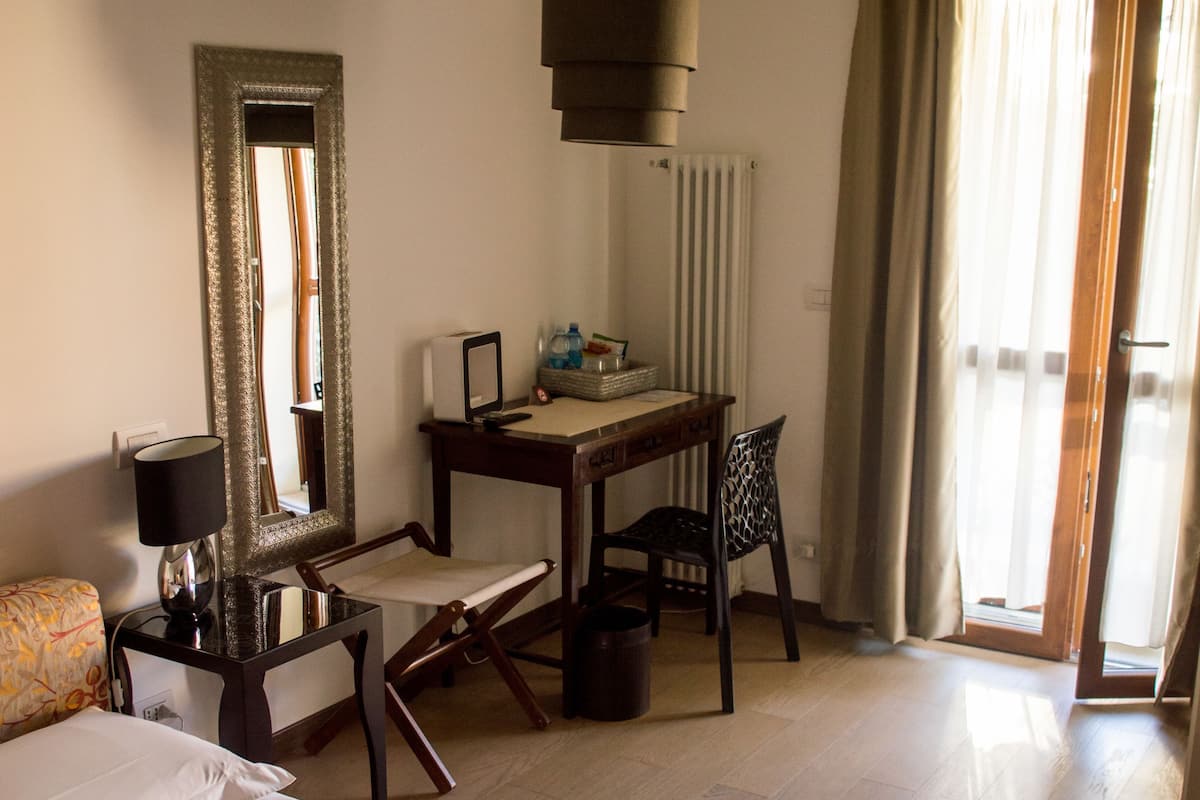Chambre Simple | Minibar, coffres-forts dans les chambres, bureau, Wi-Fi gratuit