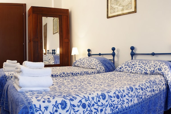 Twin Room | Premium bedding, in-room safe, desk, cribs/infant beds