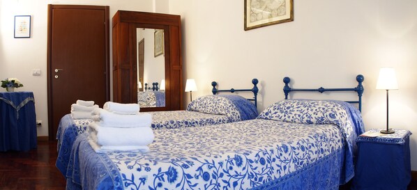 Literie de qualité supérieure, coffres-forts dans les chambres, bureau