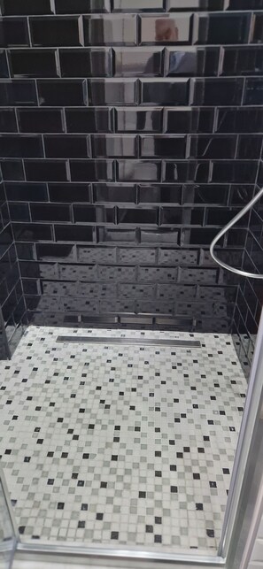 Shower, free toiletries, hair dryer, towels - 2 Passi Da (Rome)