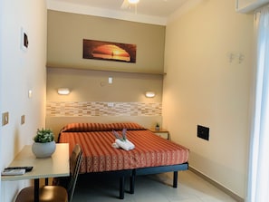 Doppel- oder Zweibettzimmer | Zimmersafe, Babybetten, kostenloses WLAN, Bettwäsche