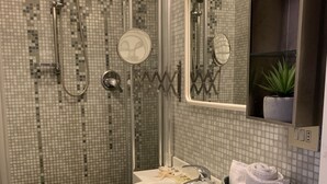 تجهيزات دش، مراحيض شطف، مناشف