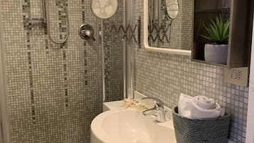 Shower, bidet, towels