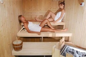 Manicure/pedicure