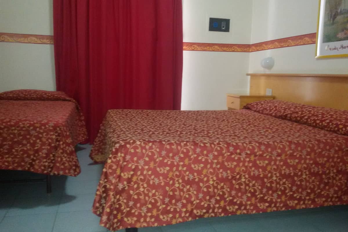 Triple Room | In-room safe, cribs (surcharge)