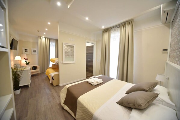 خزنة داخل الغرفة وواي فاي مجانًا وملاءات أسرّة