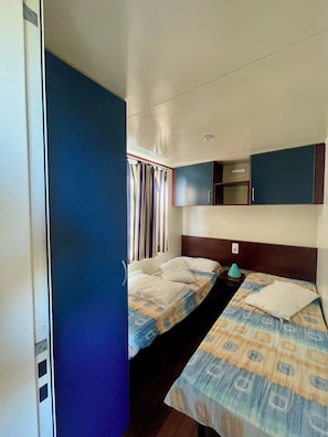 Mobile Home, Partial Sea View | Bed sheets - Villaggio La Giara (Vieste)