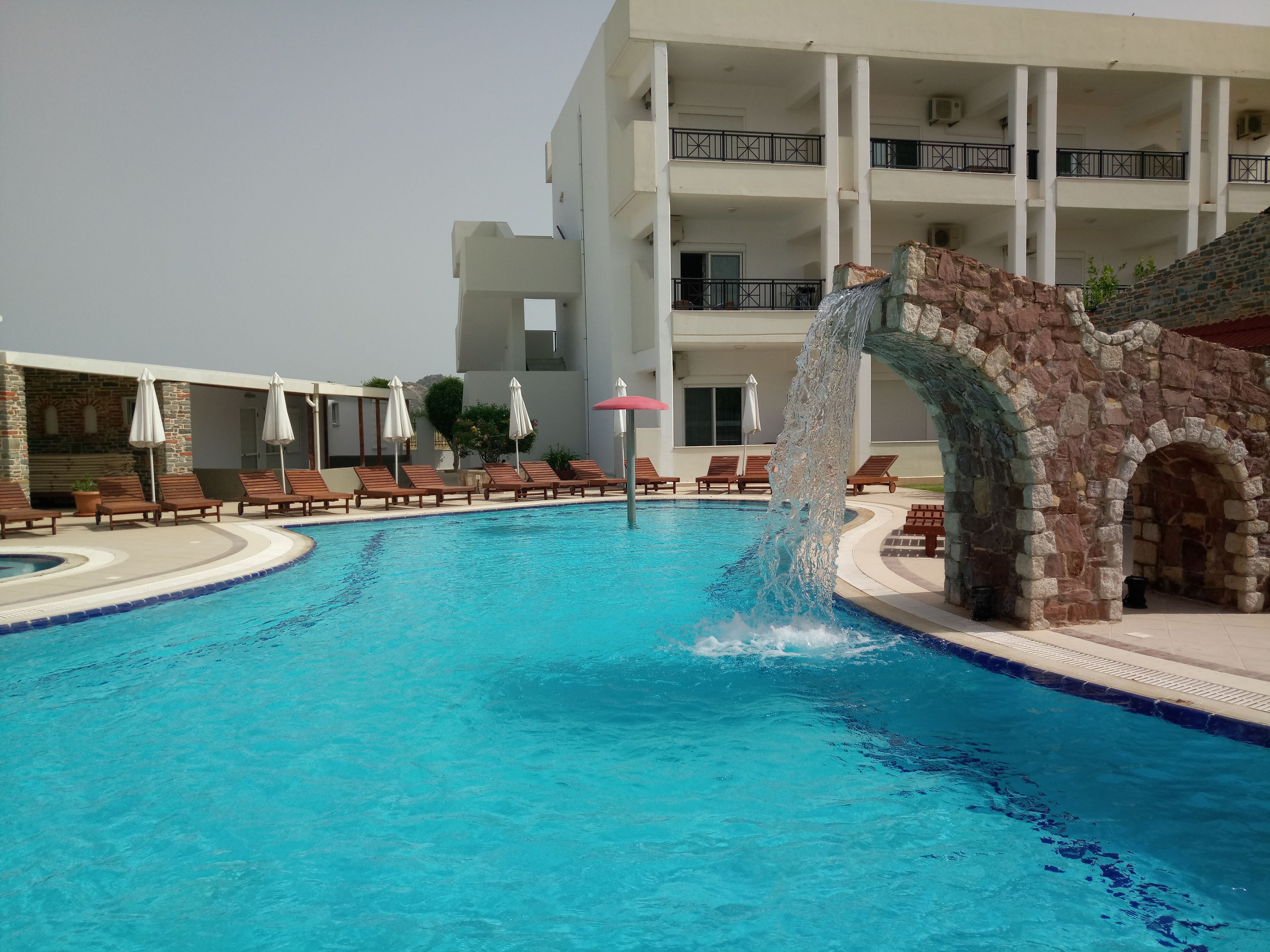 حمام سباحة