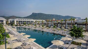 Seasonal outdoor pool, pool umbrellas, sun loungers