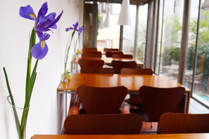 Desayuno buffet todos los días (con cargo)
