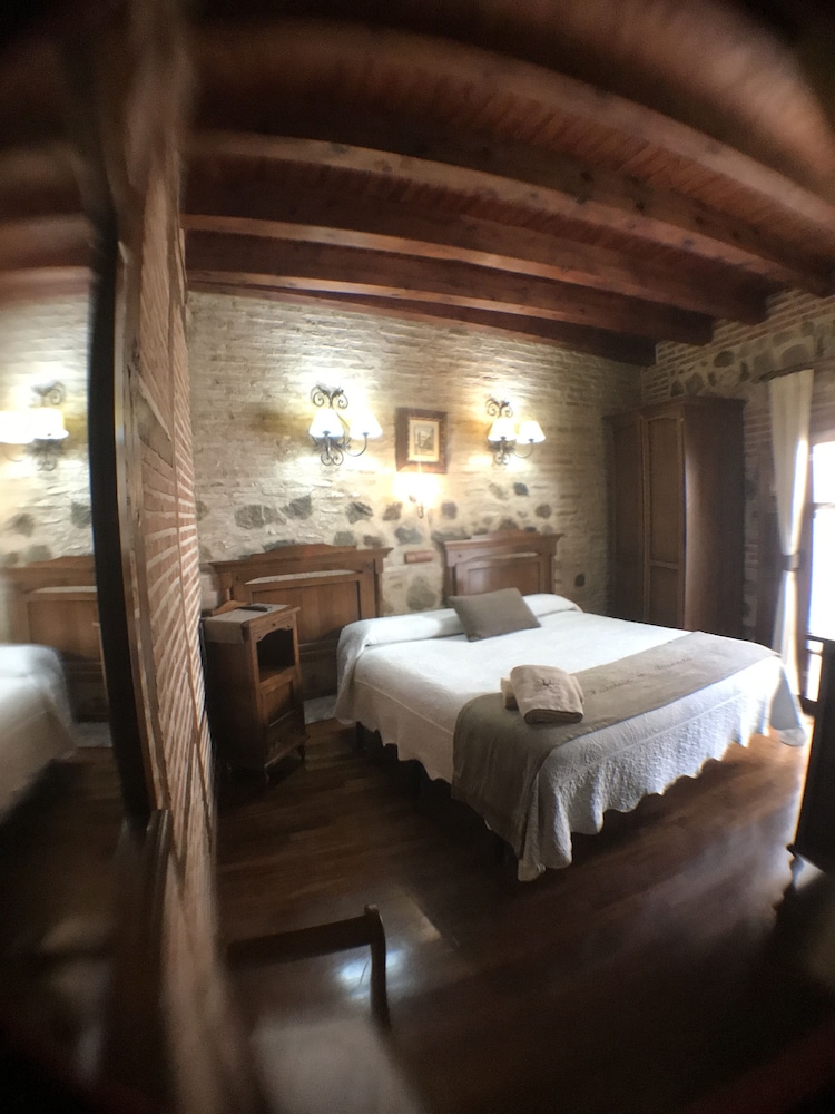 Hostal Casa De Cisneros by null