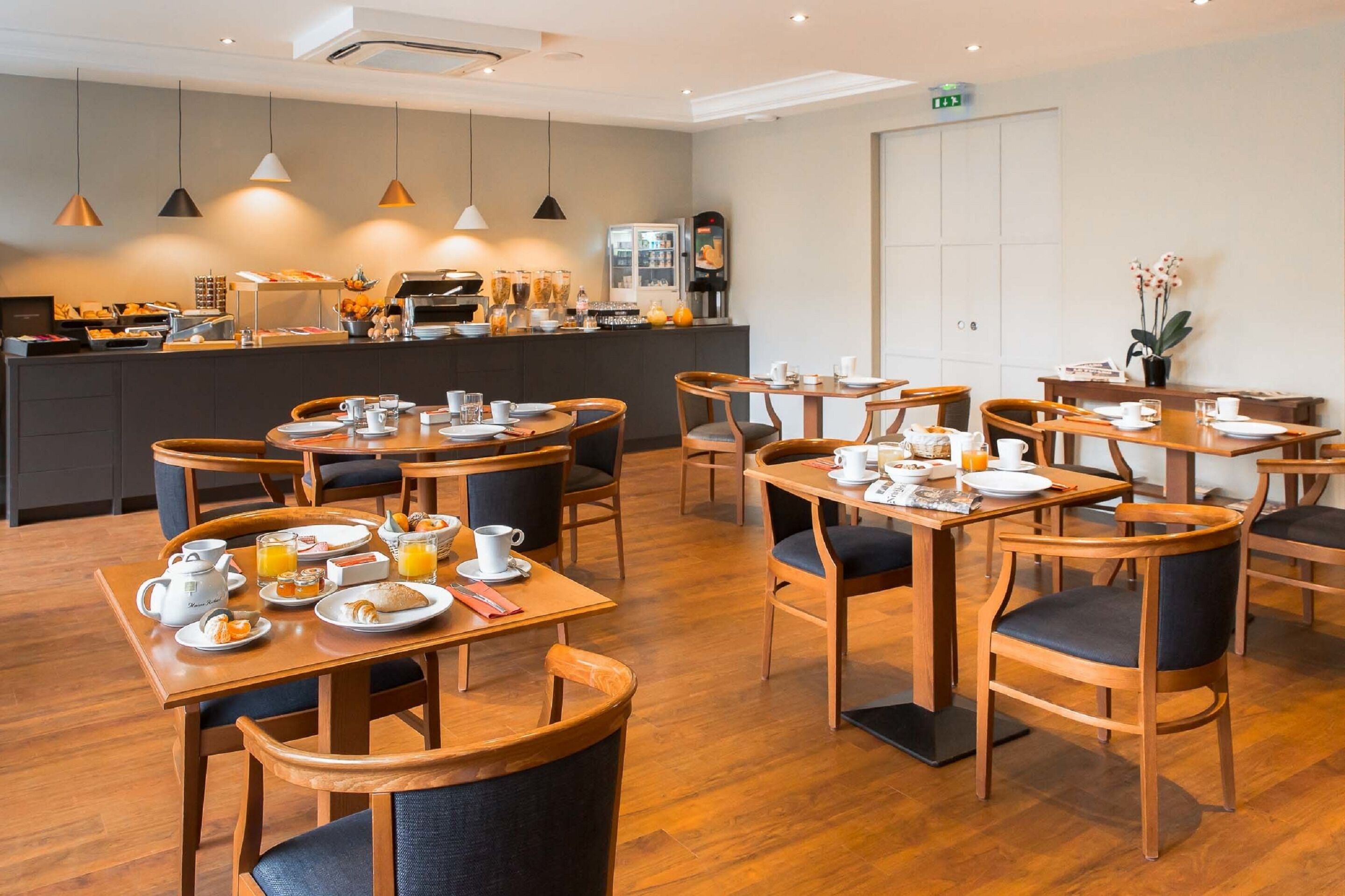 每日供应自助式早餐（每人 EUR 12.00）