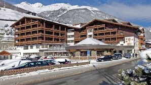 Unclassified image, 2 of 23, button - Tyrolerhof (Soelden)
