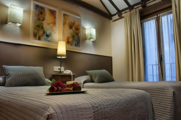 Comfort-Zimmer, 1 Doppelbett oder 2 Einzelbetten, Nichtraucher | Schreibtisch, schallisolierte Zimmer, kostenloses WLAN, Bettwäsche