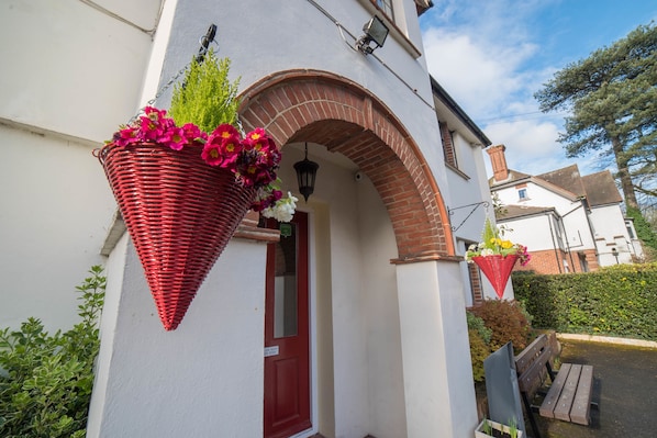 Property entrance - Red Mullions Guest House (Oxford)