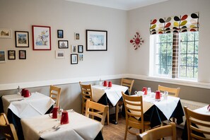 Daily continental breakfast (GBP 10 per person)
