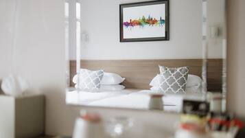 Twin Room | Desk, iron/ironing board, free WiFi, bed sheets