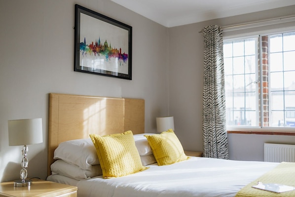 Superior Double Room | Desk, iron/ironing board, free WiFi, bed sheets - Red Mullions Guest House (Oxford)