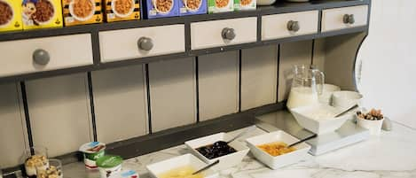 Daily continental breakfast (GBP 10 per person)