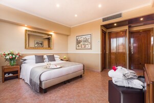 Superior Room | In-room safe, desk, free WiFi, bed sheets