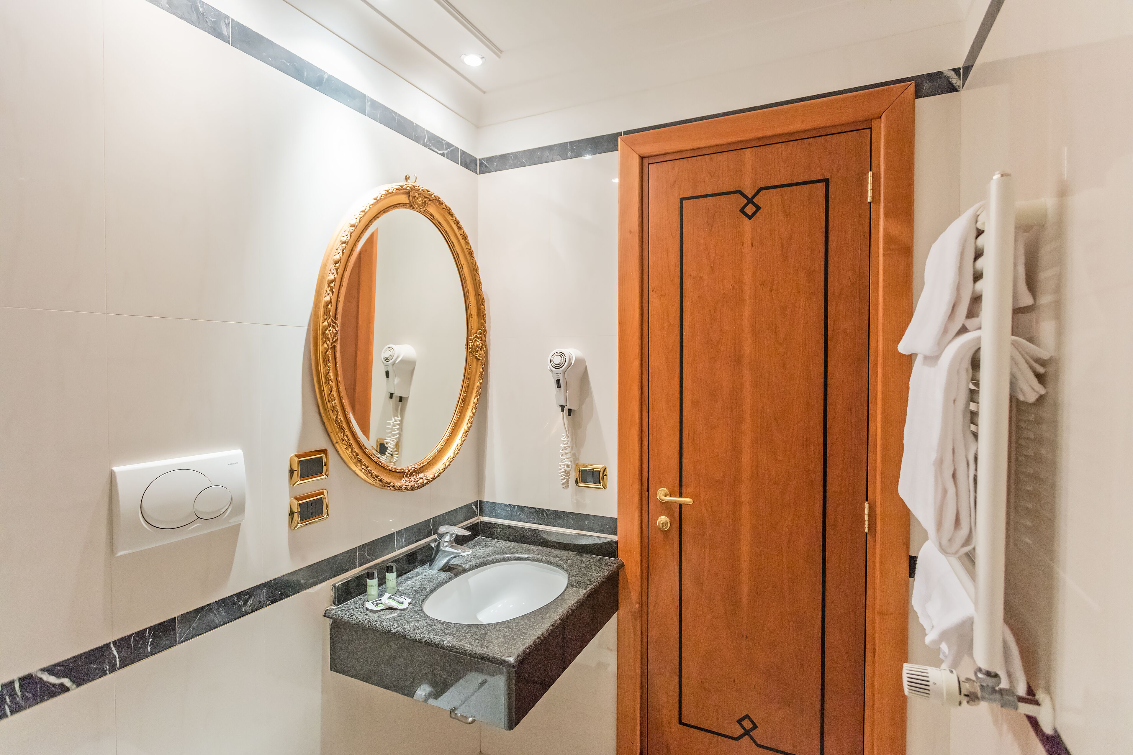 Foto - Raeli Hotel Lux