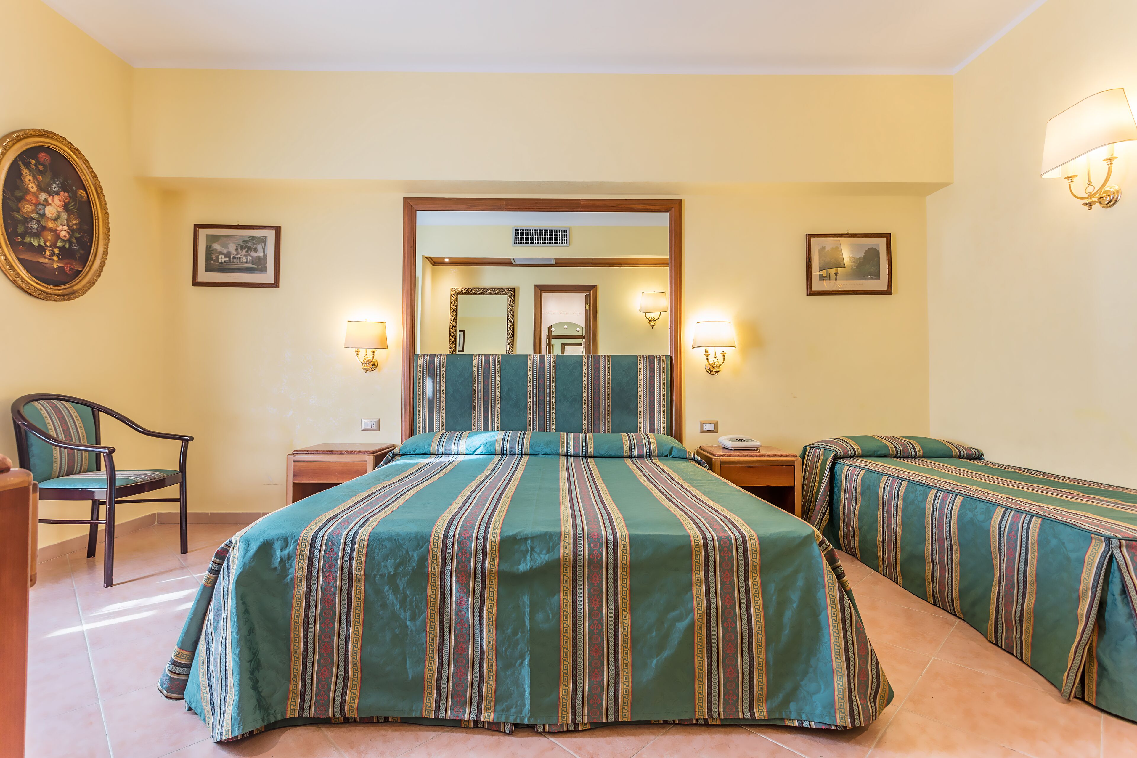 Photo - Raeli Hotel Lux