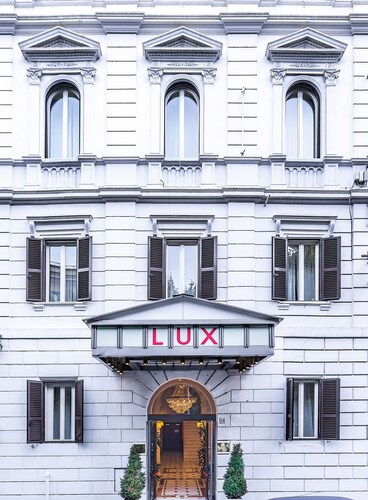 Raeli Hotel Lux