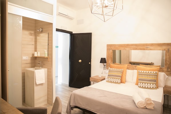 Double Room | Free WiFi - Jeys Sevilla Centro (Seville)