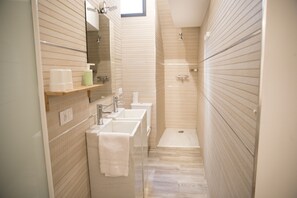 Double Room | Bathroom | Shower