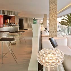 2 bares o lounges