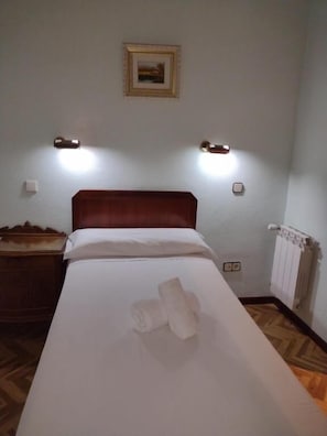 Single Room | In-room safe, desk, blackout drapes, free WiFi - Hostal Sardinero (Madrid)