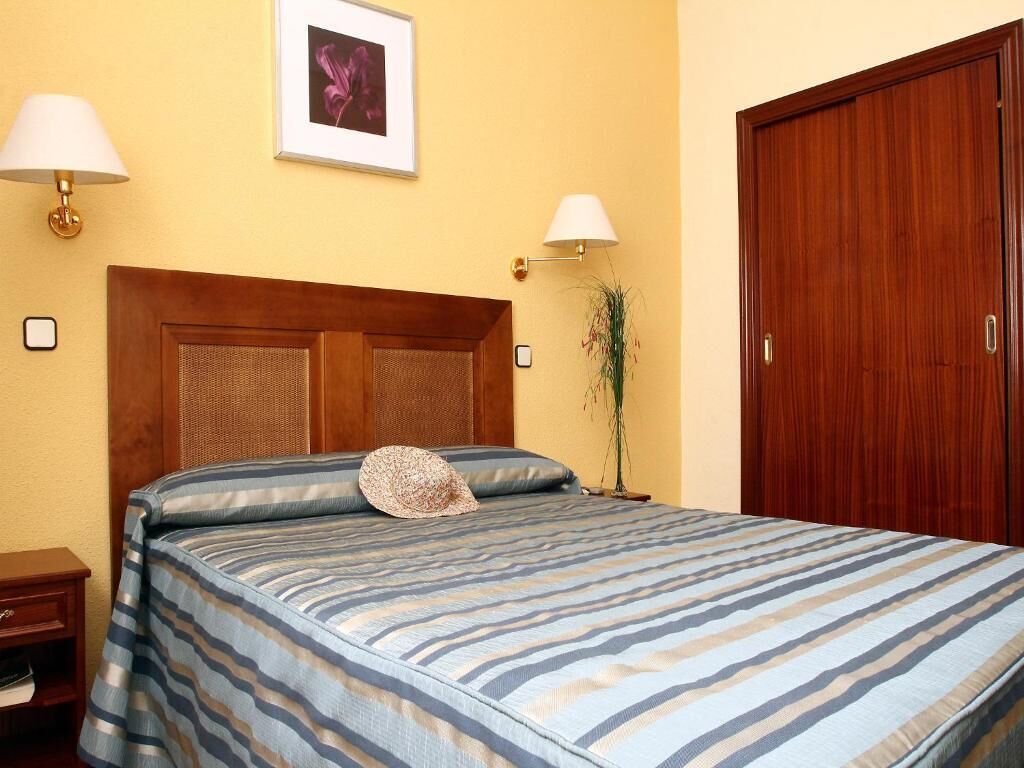 Cofres nos quartos, escrivaninha, cortinas blackout, Wi-Fi de cortesia