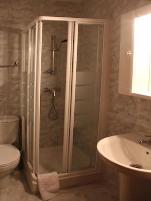 Twin Room | In-room safe, desk, blackout drapes, free WiFi - Hostal Sardinero (Madrid)