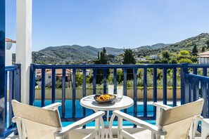 Quarto casal ou duplo, vista para a piscina | Vista da sacada